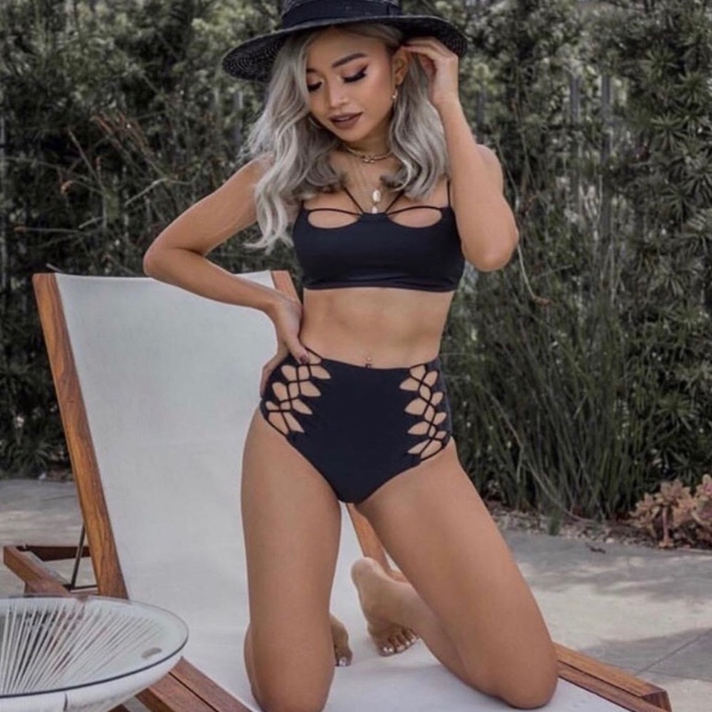 BEACH RIOT Black Bikini Laura Top Harbor Bottom